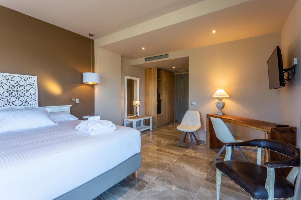 Elysian Luxury Hotel And Spa カラマタ エクステリア 写真